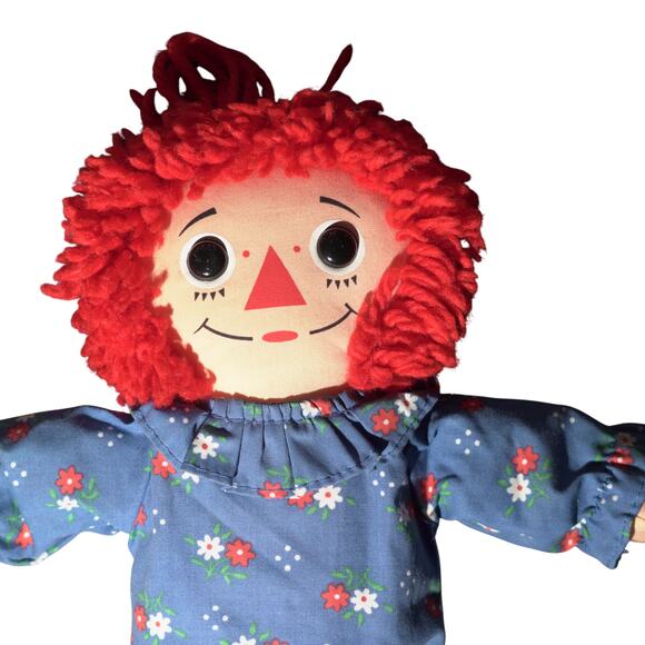 Hasbro Raggedy Ann Doll Navy Dress Floral Apron Red Yarn Hair Collectible VTG - Picture 3 of 11